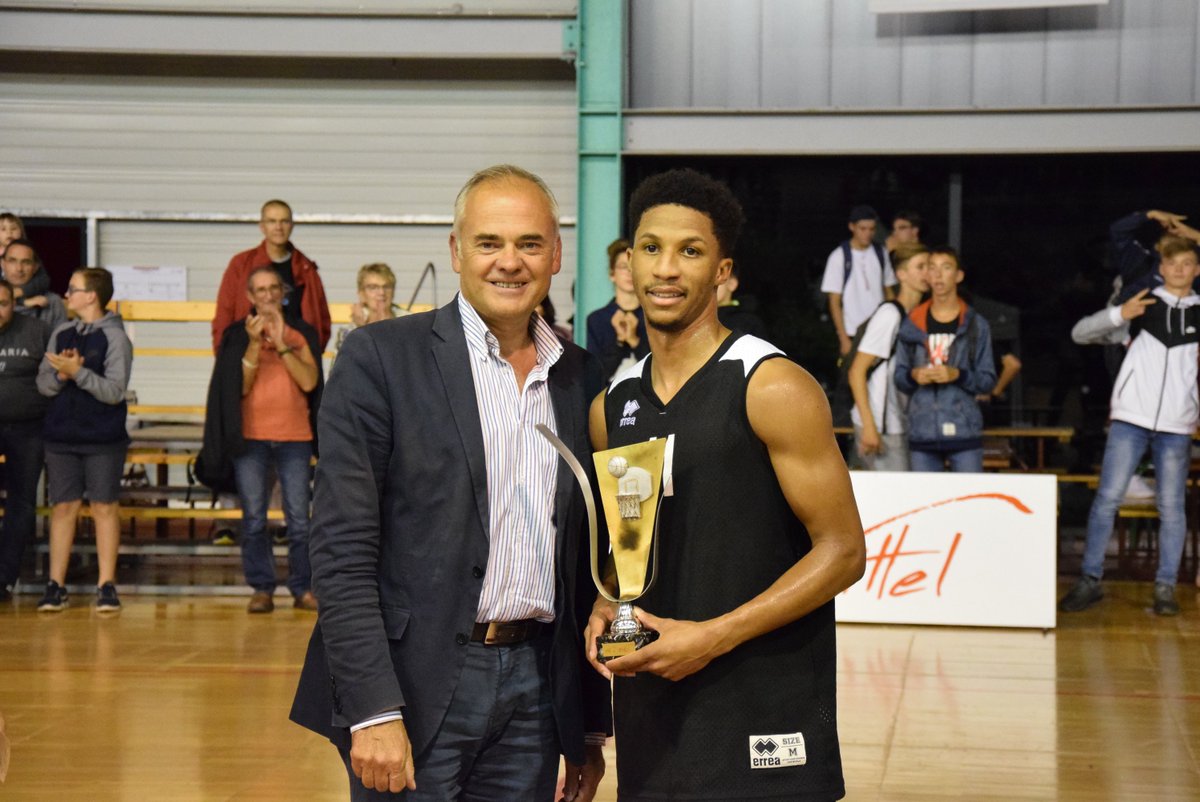 jdadijonbasket's tweet photo. Avec 19 points, 7 passes et 4 rebonds pour 25 d'évaluation, @JJ_Frazier30 est le MVP de cette finale. #ProA #Presaison https://t.co/WW2SCs4POZ