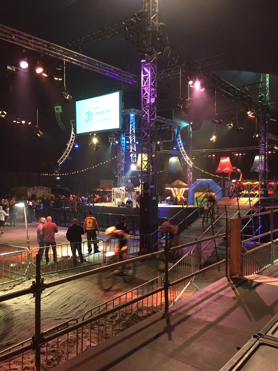 GWielink's tweet photo. Weer een fantastische #MTBStreetrace #oldebroek Rabobank Noord Veluwe trotse sponsor. Wedstrijd Parcours door de tent! https://t.co/Q72QRrrGh5