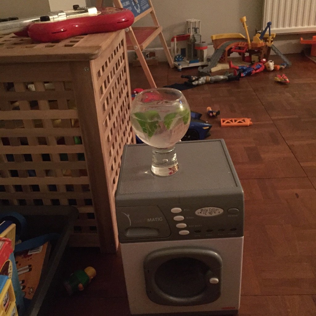 MammaGump's tweet photo. Improvise and adapt #gintable https://t.co/Xm7GddA8yY