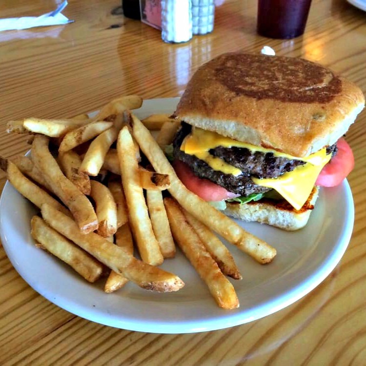 CircleMBBQTX's tweet image. This tastes as good as a 3-day weekend feels. #LessLabor #MoreBurgers