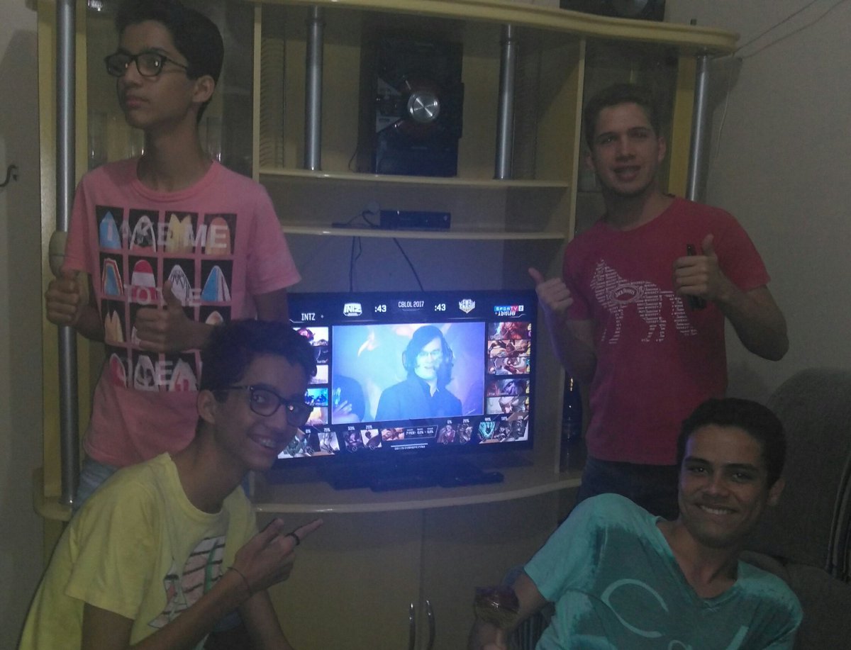 _Tainah's tweet photo. #CBLoL https://t.co/7D65FpQMEO
