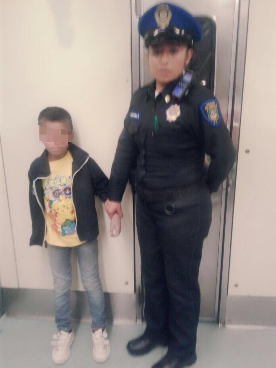 SSC_CDMX's tweet photo. Este pequeño de 9 años vio en la #PolicíaCDMX un apoyo: es de Puebla y se extravió en la estación Bosque de Aragón, lo trasladamos a CAPEA. https://t.co/M9jrfCeFg2