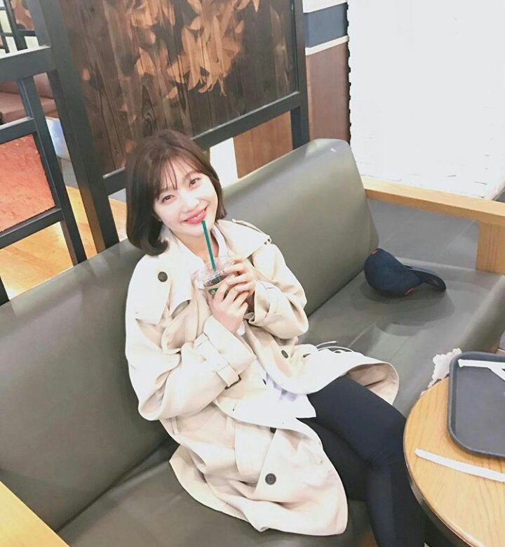 chaeirose's tweet photo. Sooyoung-ie, işlerim geç bittiğinden dolayı düzgün bir kutlama yapamadık ama umarım önceden hazırladığım küçük hediyeyi beğenmişsindir. https://t.co/vyOYF88R7r