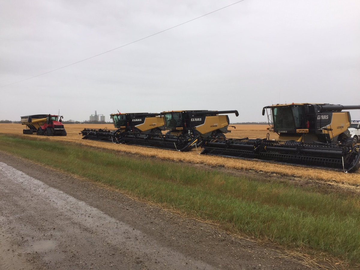 ToerperTech's tweet photo. Our good friends @PrestvilleFarm take an unwanted break. #claas @trimbleag #nextswath #vehiclesync Embracing technology and efficiencies https://t.co/EMndFJGc3k
