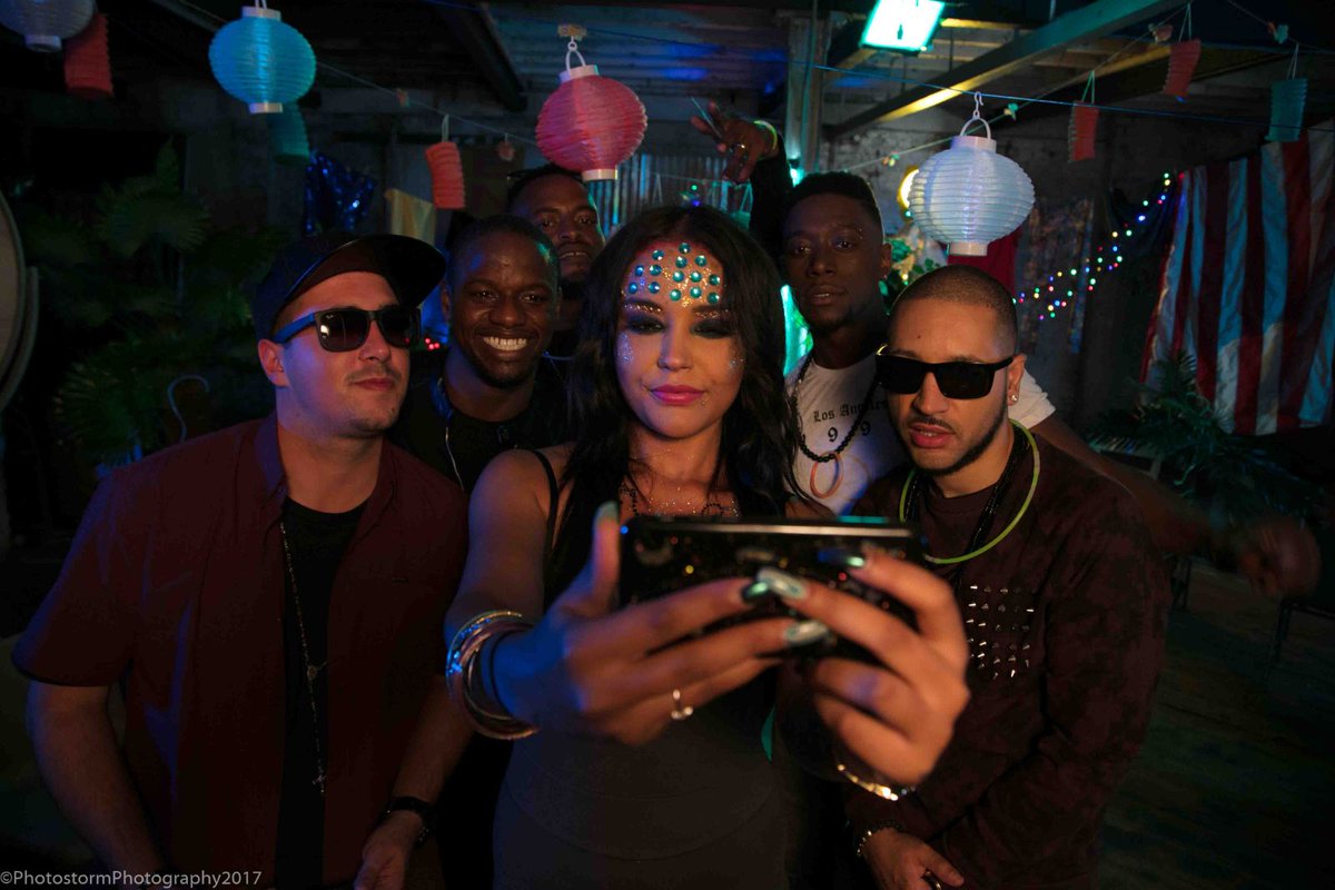 UC_GENIUS's tweet photo. #Skyscraper #musicvideo 🎶🎥
▶️ @chrisCgenius @DilemaOfficial @iamjopaulo @Andrewchevannes #Alexa https://t.co/dwhCSKBJ37