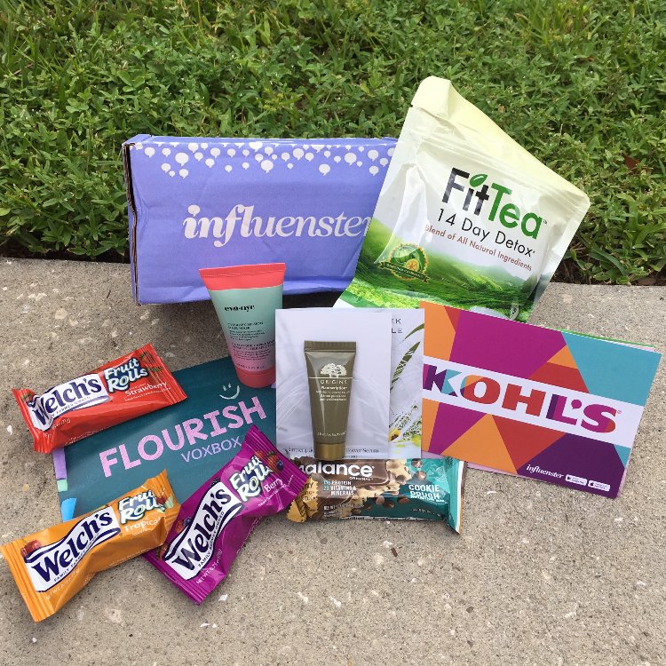 Starlitmoon64's tweet photo. I got my #influenster #flourishbox today! Free samples to try out! https://t.co/cl1aPzwYbO