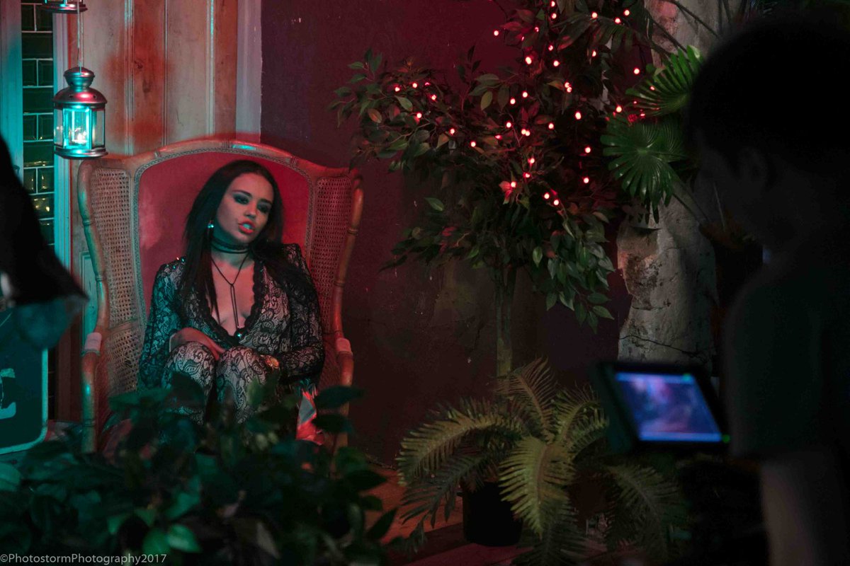 UC_GENIUS's tweet photo. #Skyscraper #musicvideo #vangoghaffect 🎶🎥
▶️ @chrisCgenius @DilemaOfficial @iamjopaulo @Andrewchevannes #Alexa https://t.co/iCJ2IiCFgc