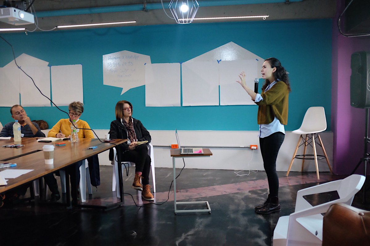 servicedesignmx's tweet photo. Comenzamos el segundo curso del día con Priscila Williams, sobre el proceso de análisis de info y generación de insights. #servicedesignmx https://t.co/TPgzO3CwSb