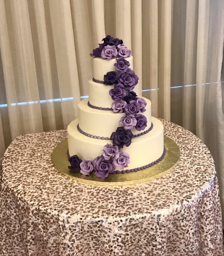 DeLuiseBakery's tweet photo. We were at a few Weddings recently ❤️❤️❤️ https://t.co/YPkBJddLHJ