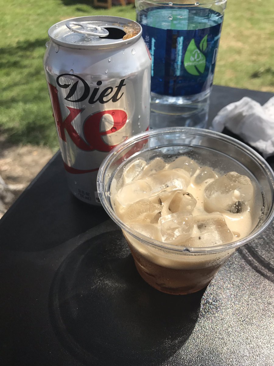 lynnseywalker's tweet photo. Thank you @JetBlue #USCtailgate https://t.co/zvqLFk0pGK