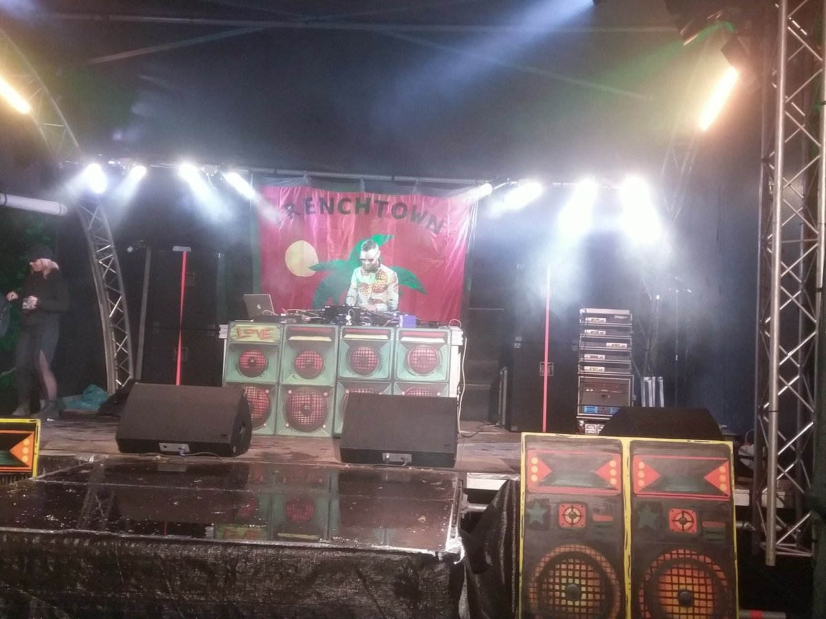 Jdsballybunion's tweet photo. @1520 @Jdsballybunion @DJFlipHoldMe rocking @electricpicnic  EP main stage 2018 https://t.co/QZ2MJTdve9