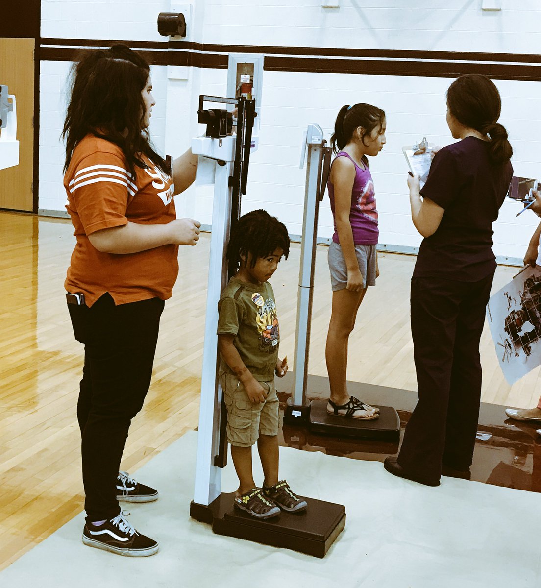 MrsBraubach's tweet photo. @MISD @WMHS HOSA #Back2SchoolFair #sportsphysicals. West Mesquite HS HOSA and Clinical Rotation students helped with sports physicals 8/19 https://t.co/OFMbxxSIzb