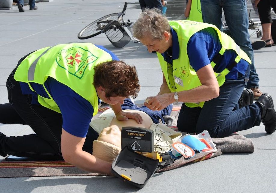 Annyvankessel's tweet photo. Kun jij een AED-apparaat bedienen? Nee? Meld je dan tot 20 sept aan voor een training via https://t.co/0aGzgtxygW. Lokatie Weebosch-Bergeijk https://t.co/RJ2b7LT4DS