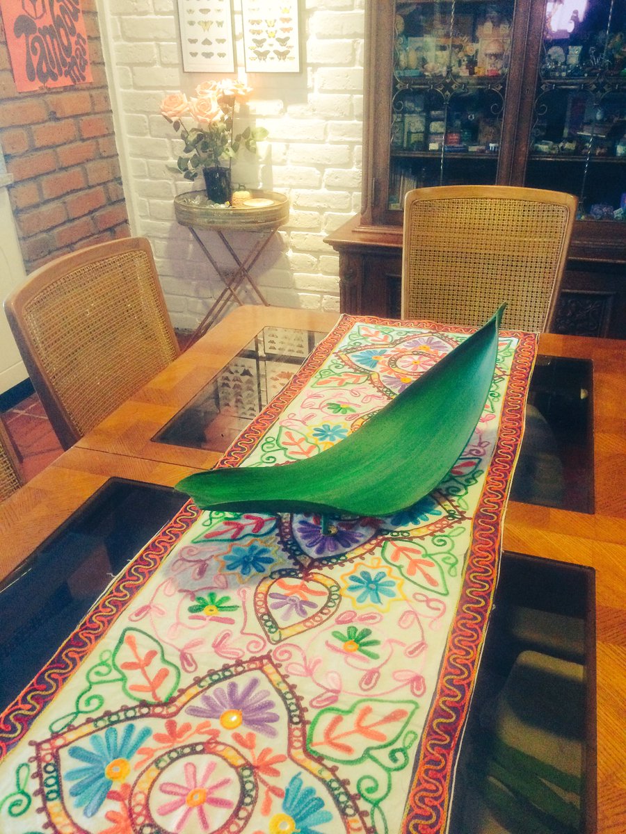 gabygj91's tweet photo. Al fin conseguí mi camino de mesa. 😍♥️🌷
#housewifeissues https://t.co/NfTIvMJwqp