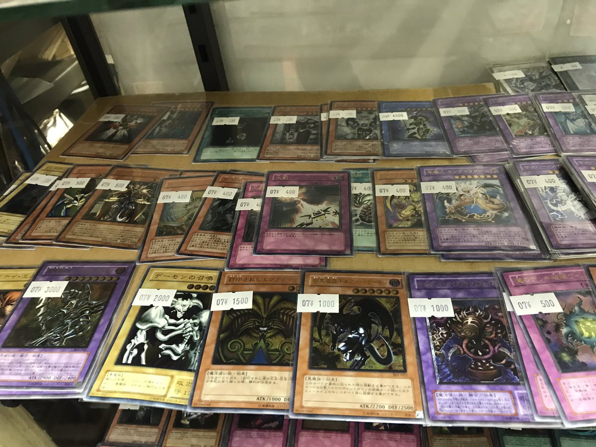 秋葉原チェルモ Cherumoakiba 遊戯王シングルカード アジア版初期英語表記 同時期日版 2期3期の希少レリーフ等 チェルモ店内ショーケース多数ございます ショーケース内他にも希少boxやプレイマット スリーブ 超希少高額系初期版カードも多数ございます