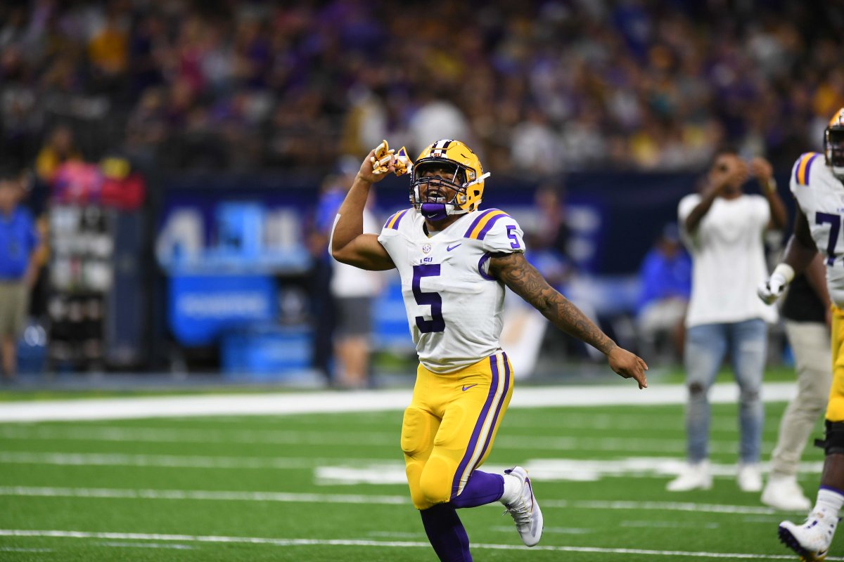 LSUfootball's tweet photo. 504 STAND UP! Here Come the TIGERS! https://t.co/hkyCccpIUL