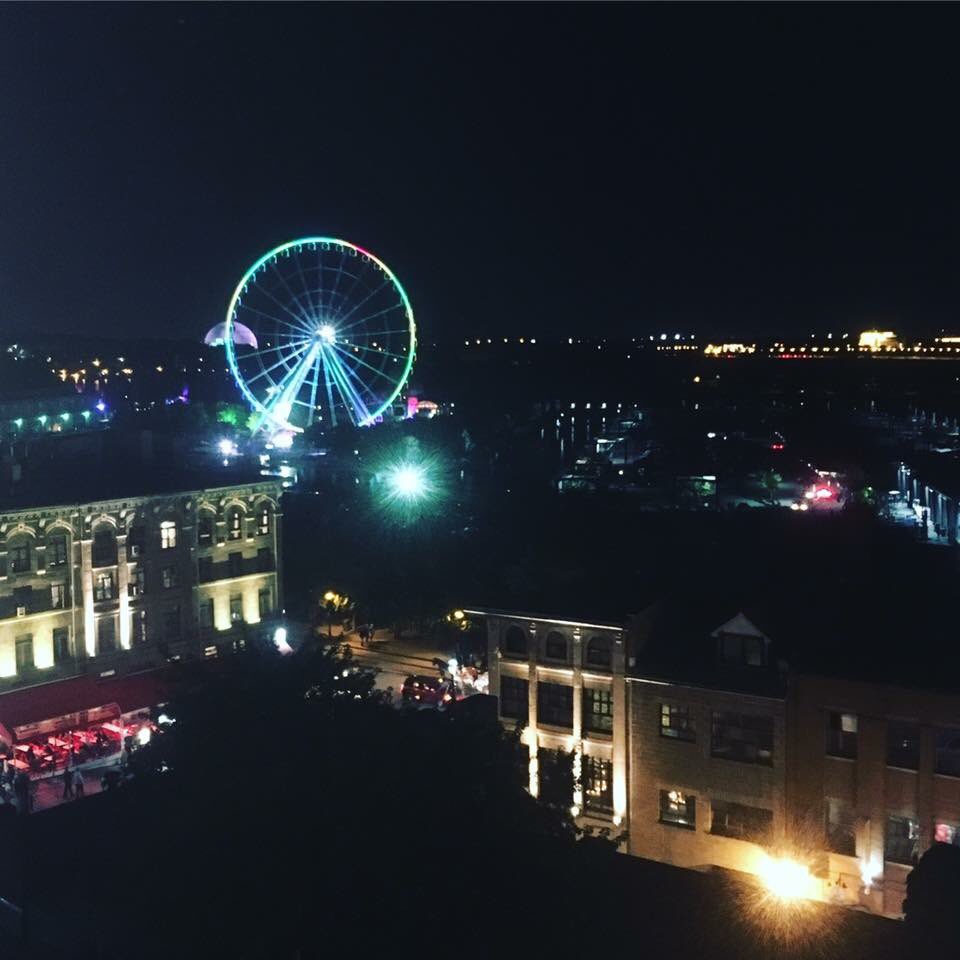 Beautiful Saturday night in Old Montreal. Thank you for the photo, @BenoitBoisselle! https://t.co/UShq4c3mut