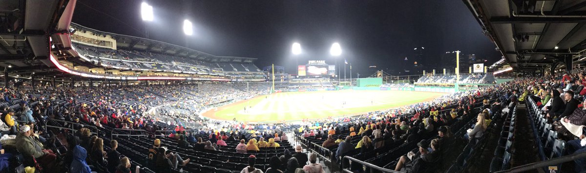 PhrillKessel's tweet photo. Penguins sellin out for 10 years straight and Pirates like: https://t.co/uEHQV7yjJM