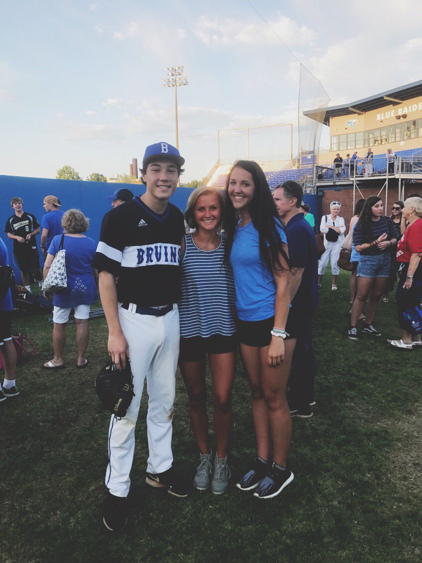 cassie_gauthier's tweet photo. happy birthday to my girl @SomerHenry u r my favorite #18 https://t.co/7pUqB8oP91