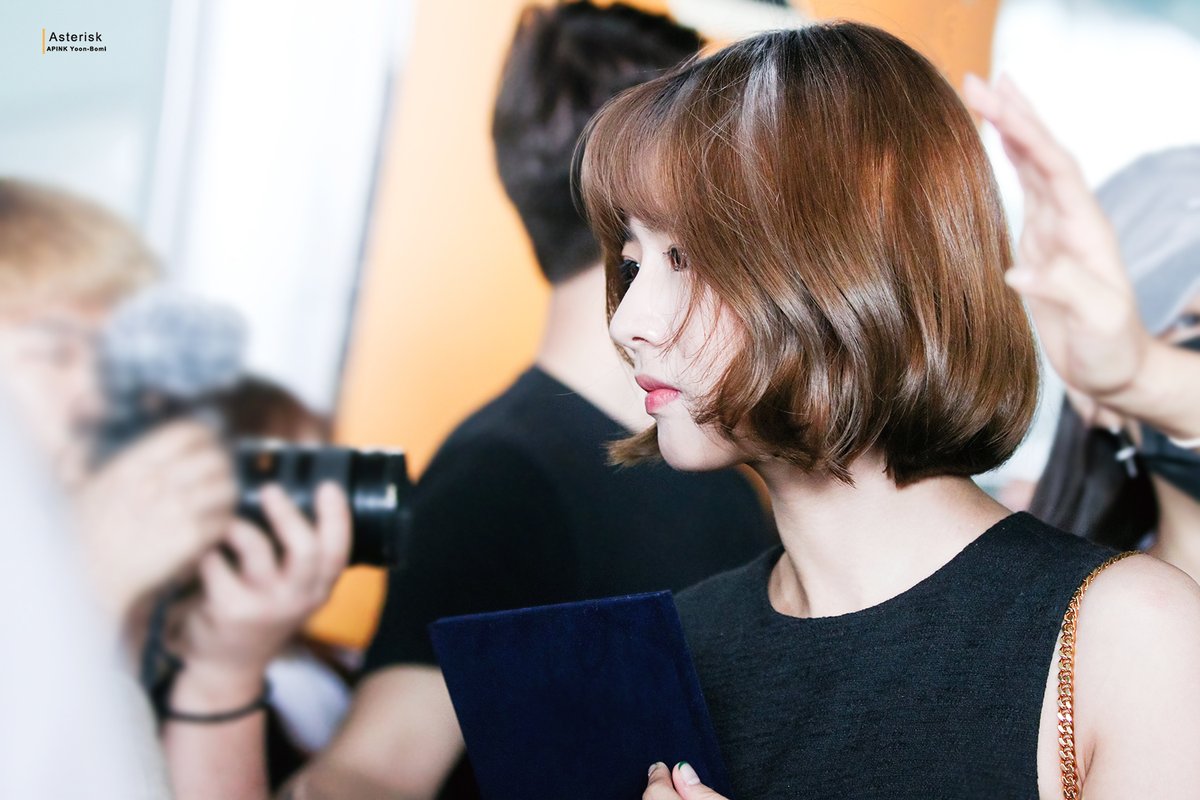 biastal's tweet photo. this pic is so pretty.... her hair looks so nice and her nose is perfect 😭😭 https://t.co/lsQ4MebWDT