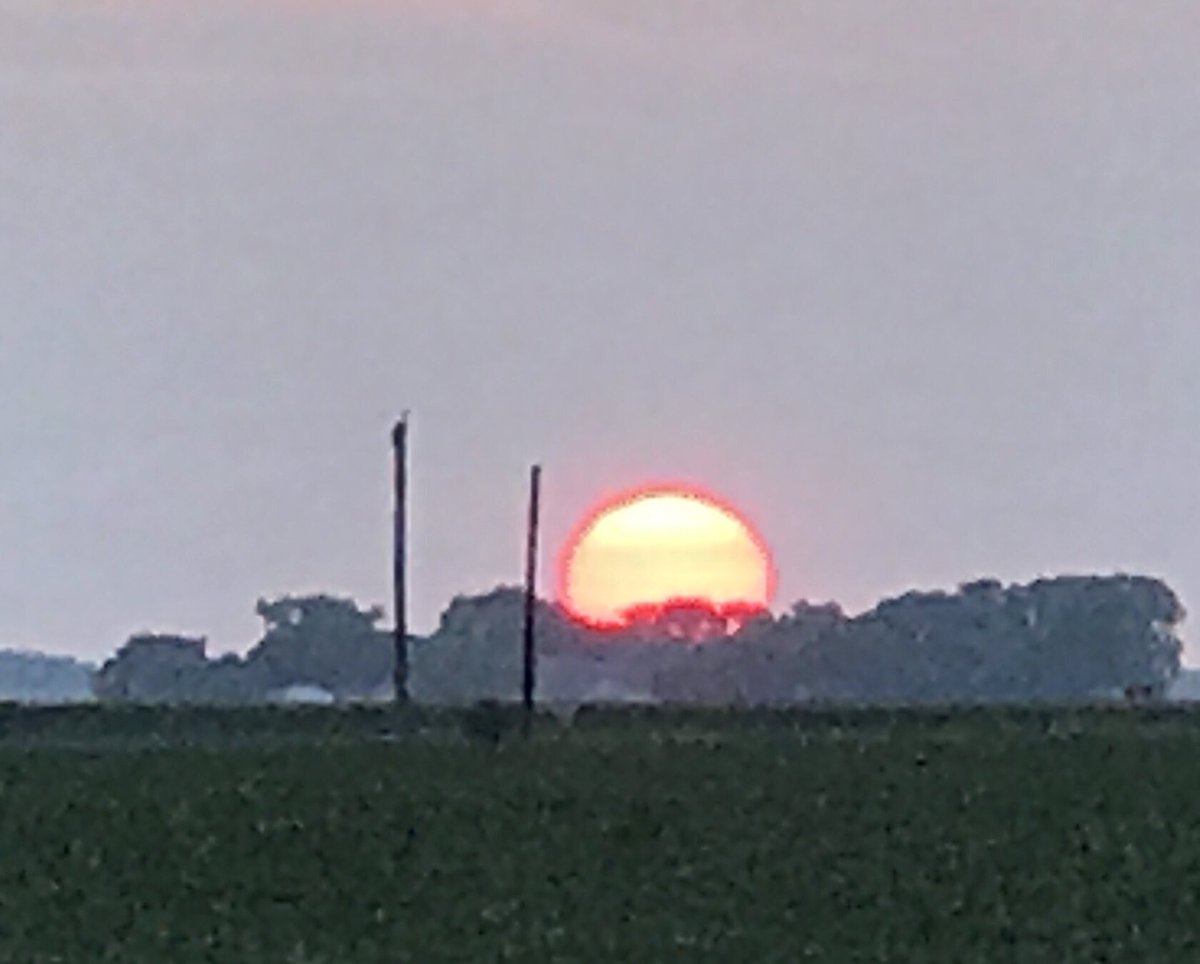 RockerJenn7's tweet image. Driving into town I had to pull over and take a pic. The sunset was so beautiful tonight. #sunset #GodsCreation #ItsTheLittleThings