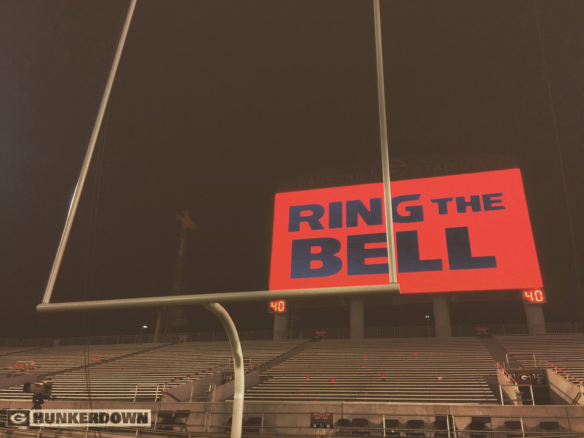 UGA_GBSM's tweet photo. Dawgs on top!
#RingTheBell #APPvsUGA https://t.co/B69CHgisGv