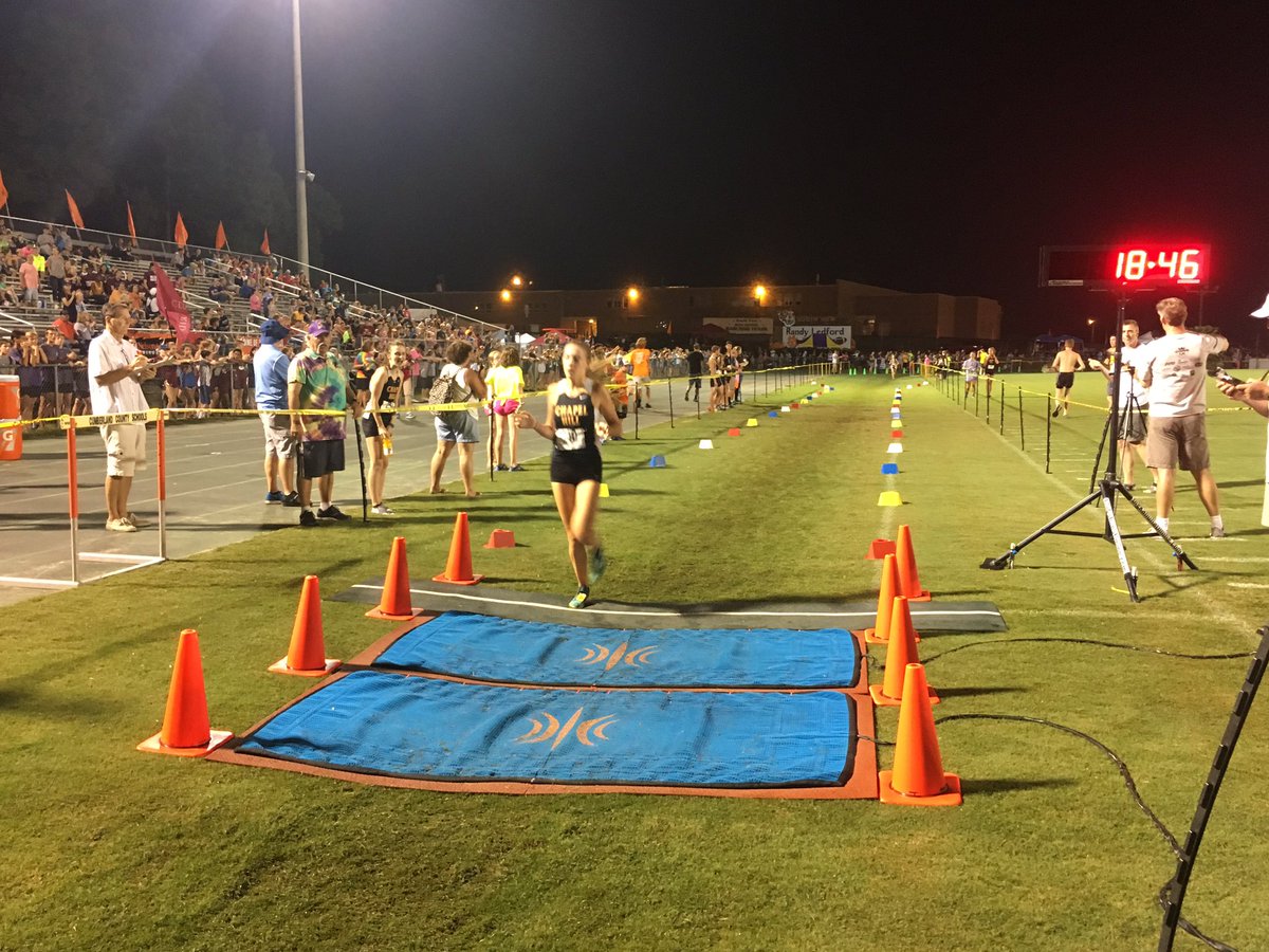 Katherine Dokholyan comes back to take the win in 18:47! Obermski 2nd! #JungleRun