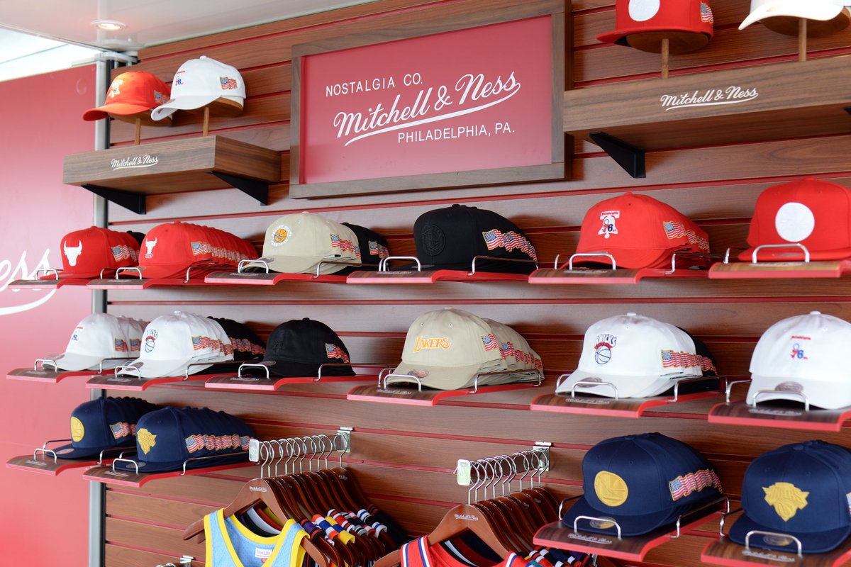 mitchell_ness's tweet photo. MIA 2017 🇺🇸🏀@MIAFestival @lids @NBA #mnMIA #mnsnapbacks #mnDADhats #mnjerseys #mitchellness https://t.co/J6aTY9YEPn