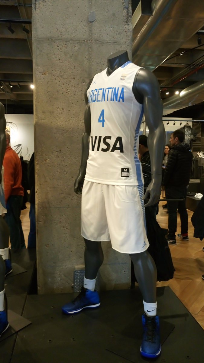 rblangservices's tweet photo. Hace unas semanas, en la presentación de la línea de indumentaria Jordan con @nike y la @cabboficial. A veces tocan eventos muy geniales. :D https://t.co/5KatGKVae8