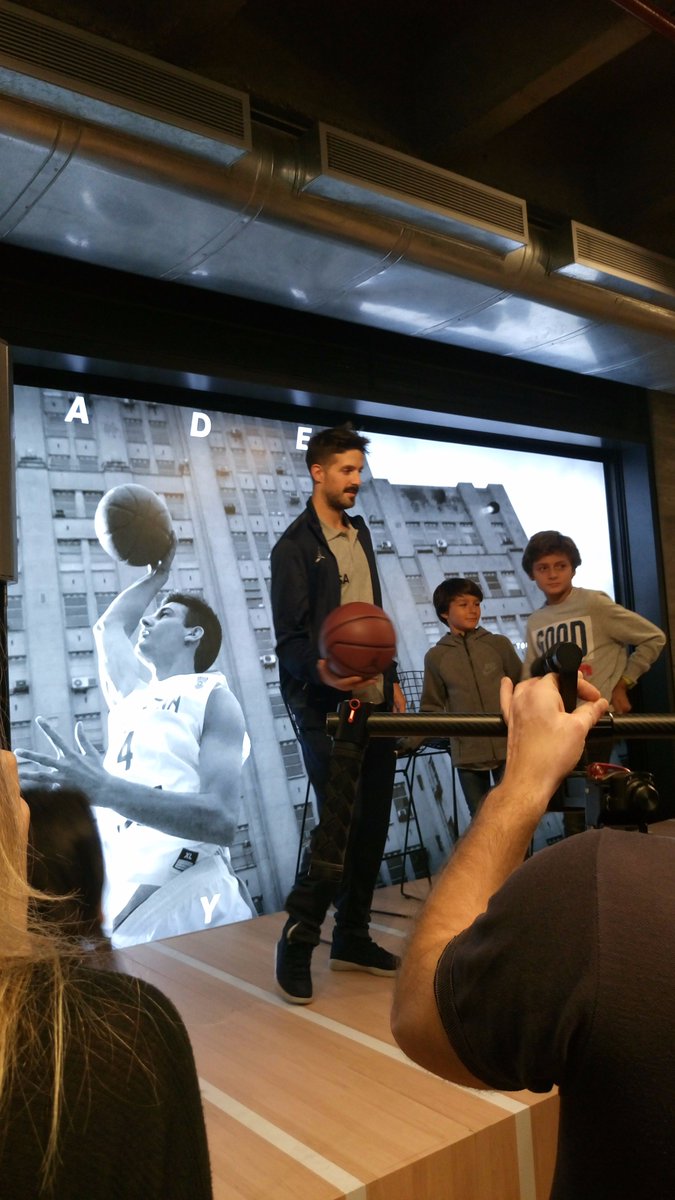 rblangservices's tweet photo. Hace unas semanas, en la presentación de la línea de indumentaria Jordan con @nike y la @cabboficial. A veces tocan eventos muy geniales. :D https://t.co/5KatGKVae8