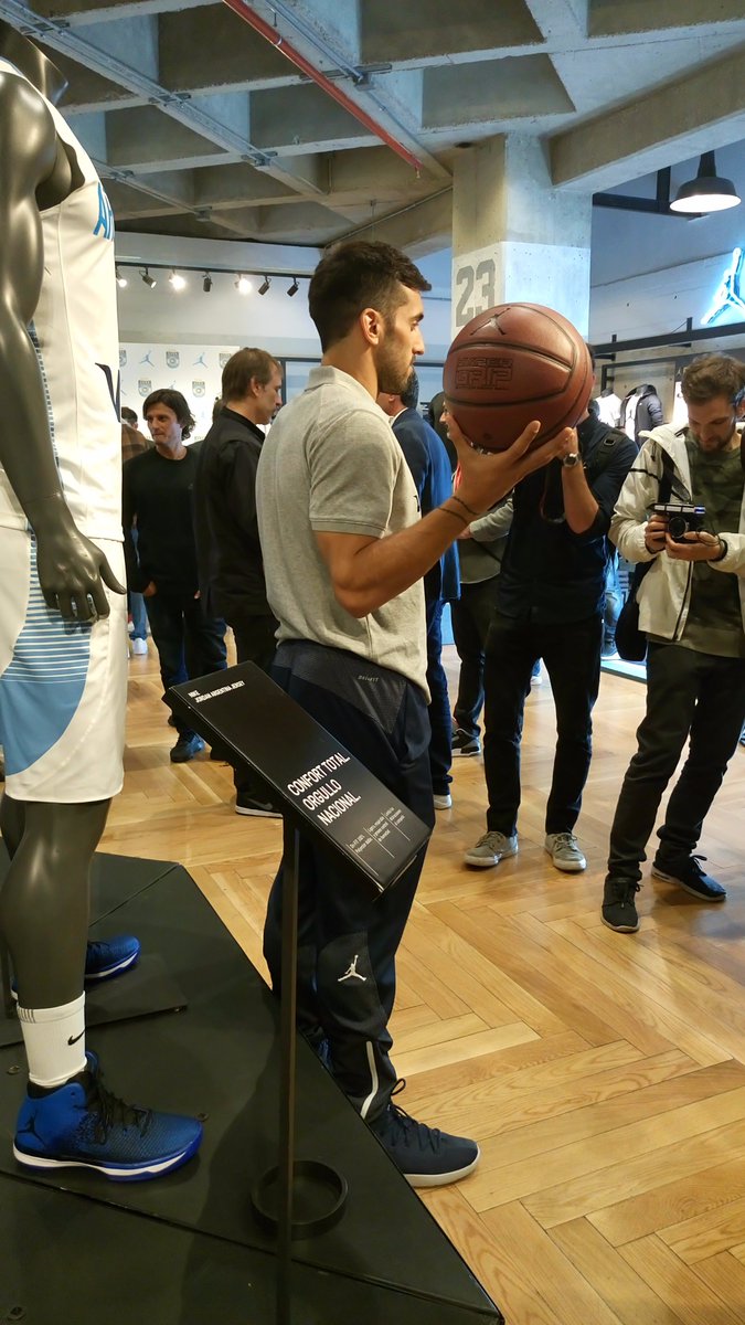 rblangservices's tweet photo. Hace unas semanas, en la presentación de la línea de indumentaria Jordan con @nike y la @cabboficial. A veces tocan eventos muy geniales. :D https://t.co/5KatGKVae8