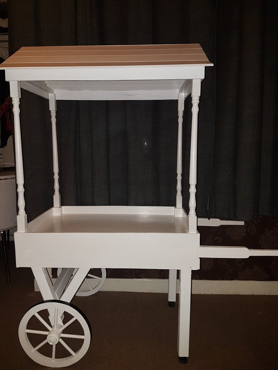 CarlysPopCakes's tweet photo. Our new amazing sweetcart ready to hire #carlyspopcakes #sweetcart https://t.co/Mwx71eLrVT