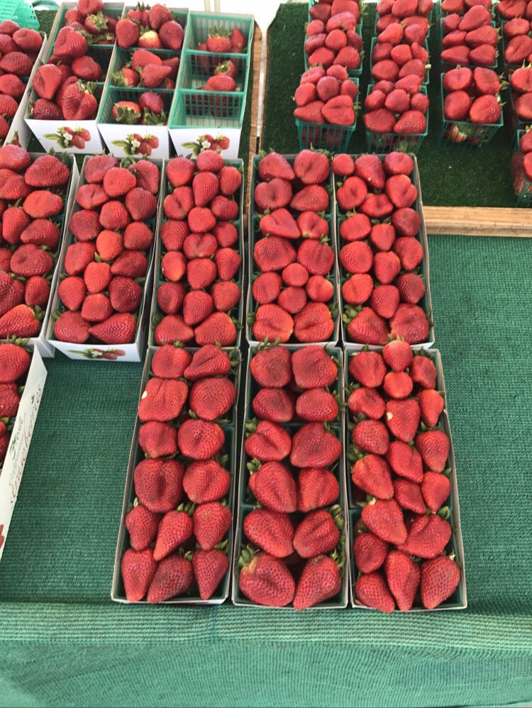 CalabasasFM's tweet photo. #Strawberries https://t.co/6po6AdCgAP