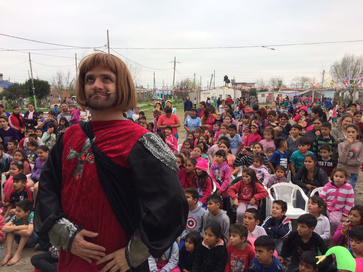LMacacha's tweet photo. Hoy junto a @VMoralesGorleri e @IdentidadVecina festejamos el Día del Niño en La Matanza! https://t.co/X4FGdO4teY