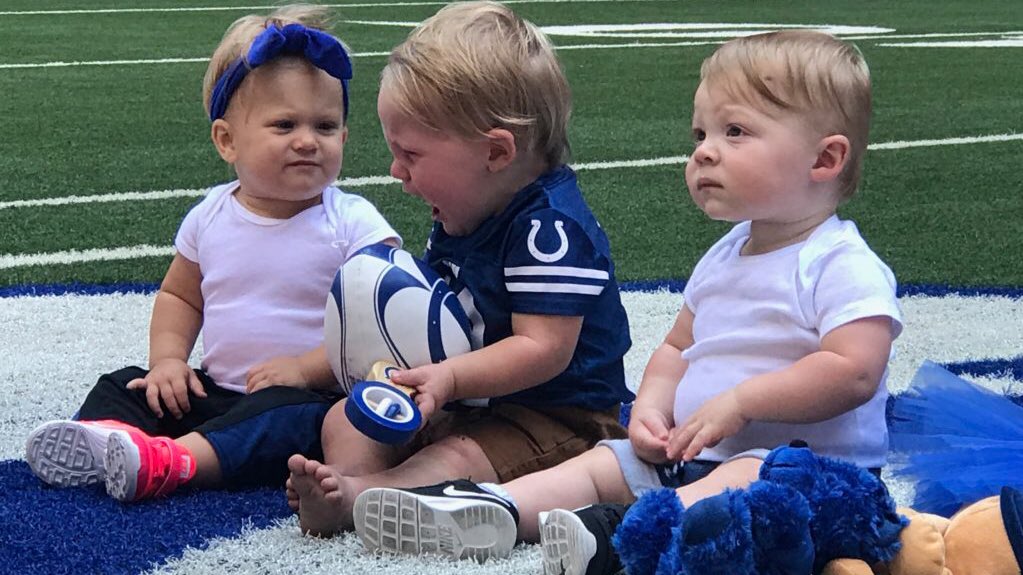 ByHeatherLloyd's tweet photo. STOP WHAT YOU'RE DOING AND LOOK AT THESE BABIES! 🏈💙🍼#BabiesWhoBrunch #Indy8 #8DaysAndCounting #WinnersDrinkMilk
https://t.co/uhvgdPlG40 https://t.co/8LajemLrmi