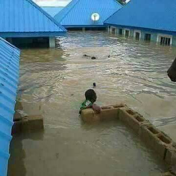 DavidMzer's tweet photo. More pictures of the flood in Makurdi, Benue State. 
#SaveBenue 
#BenueNeedsYourSupport https://t.co/oiRm8vL6DN