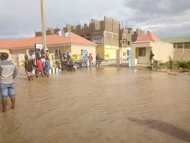 DavidMzer's tweet photo. More pictures of the flood in Makurdi, Benue State. 
#SaveBenue 
#BenueNeedsYourSupport https://t.co/oiRm8vL6DN