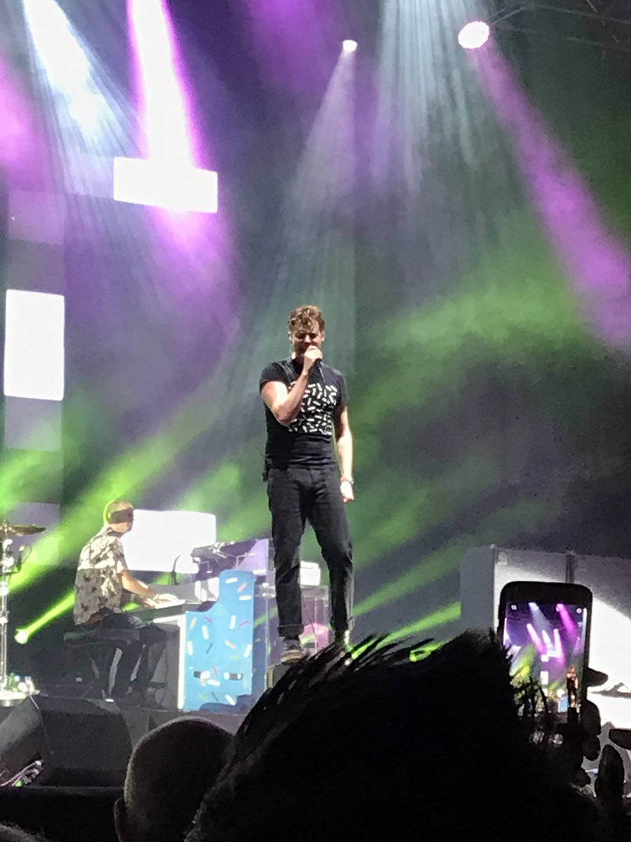 Nic_Lines1's tweet photo. Kaiser Chiefs @Rickontour @peanutkaiser totally smashed Bingley Music Live #yorkshire #bml2017 #guiseleygirls https://t.co/ECUsBlR8to