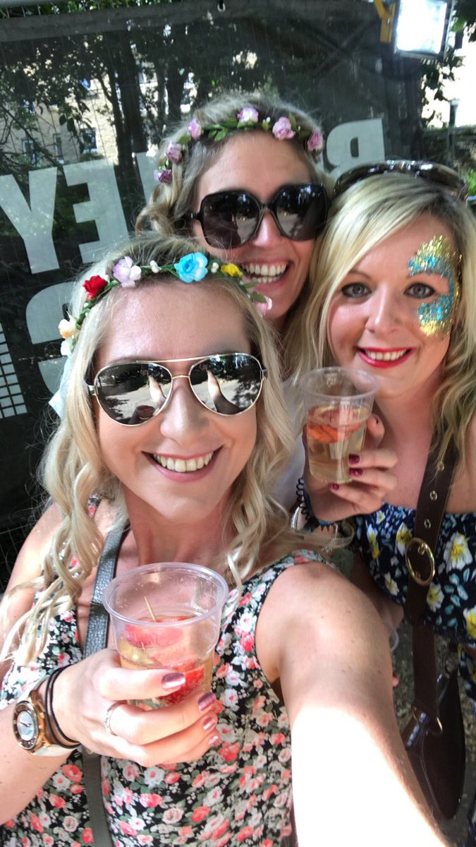 Nic_Lines1's tweet photo. Kaiser Chiefs @Rickontour @peanutkaiser totally smashed Bingley Music Live #yorkshire #bml2017 #guiseleygirls https://t.co/ECUsBlR8to