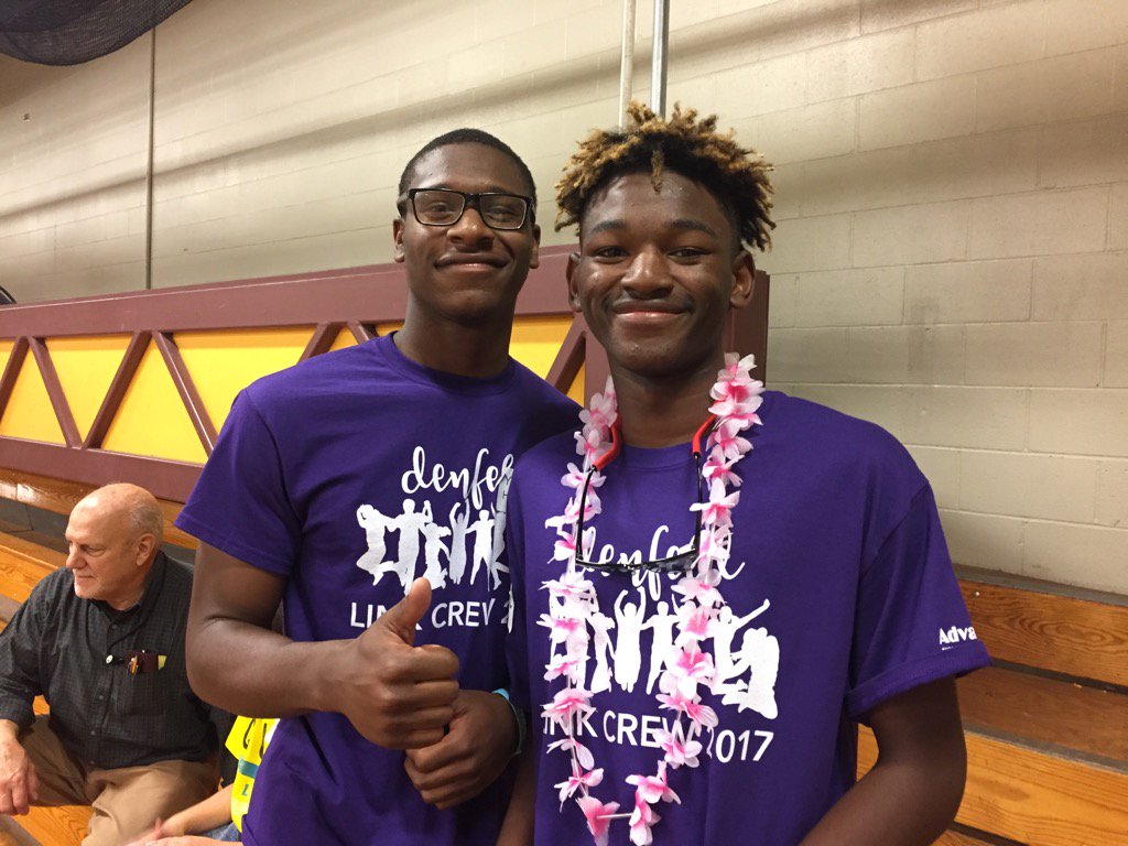 HunterPrideDHS's tweet photo. Love our 17-18 DHS link crew.  Fantastic students. Thanks for your leadership. @PrincTMScon @DenfeldLink https://t.co/RnpOC4hKtK