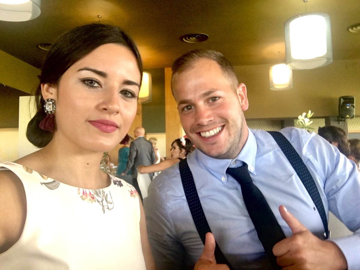 nico_alconada89's tweet photo. Disfrutando de la gran boda de mi compañero de carrera Aron! Muy contento por volver a juntarme con ellos, siempre con mi @valencar18 ❤️ https://t.co/AI0RMoRQSS