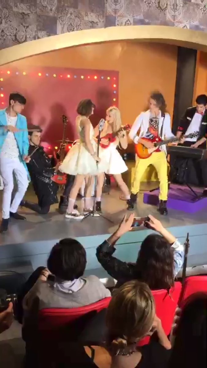 Heiderscrew's tweet photo. El que no conoce a dios / a cualquier santo le reza https://t.co/Z52FJxMNNR