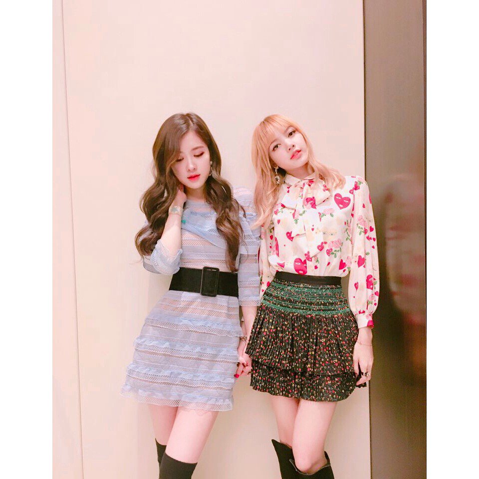roses_are_rosi's tweet photo. #BLACKPINK #ROSÉ #LISA #CHAELISA #BESTIES #LOVEHERR #블랙핑크 #로제 #리사 #리챙 #막내둘 #뀨 ❣️❣️
https://t.co/JjePHXE2jk https://t.co/02O3oYRrfw