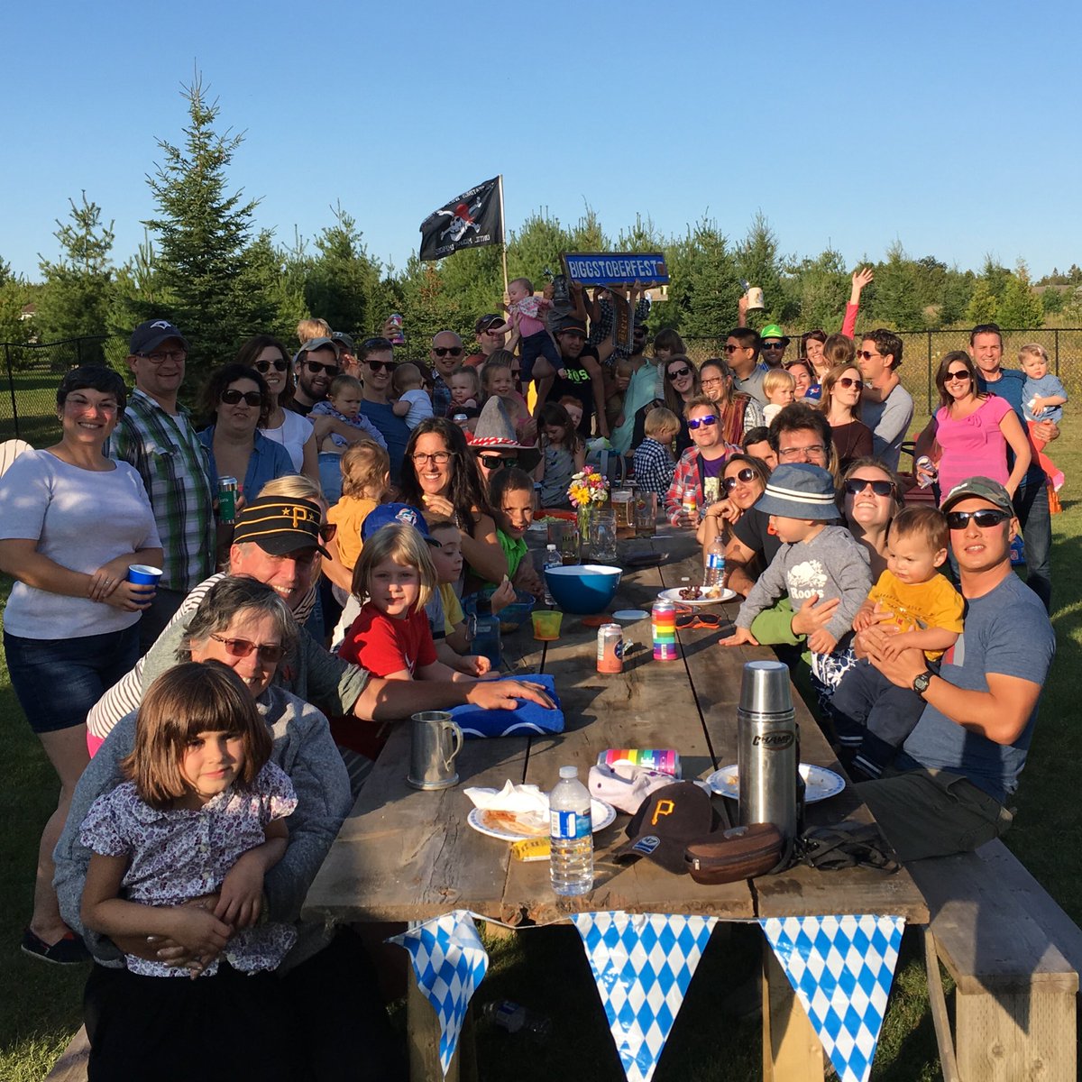 LiVE885fm's tweet photo. Thanks to Dan for having us out to Biggstoberfest for #backyardcrashers. Shout out to @The_Clocktower and #clubpiscinehuntclub for prizing https://t.co/PPAAcaDP9p