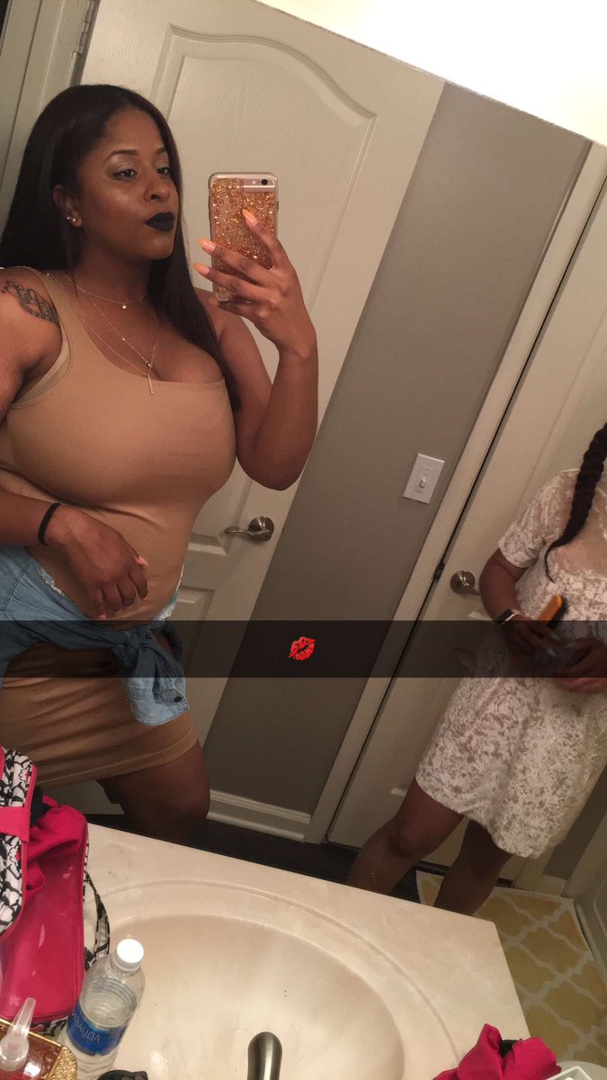 _ashvirose's tweet photo. Still Queening ๐ธ๐พ๐๐ #WeNeverCared #CarefreeBlackGirl https://t.co/IauMcqKjzr