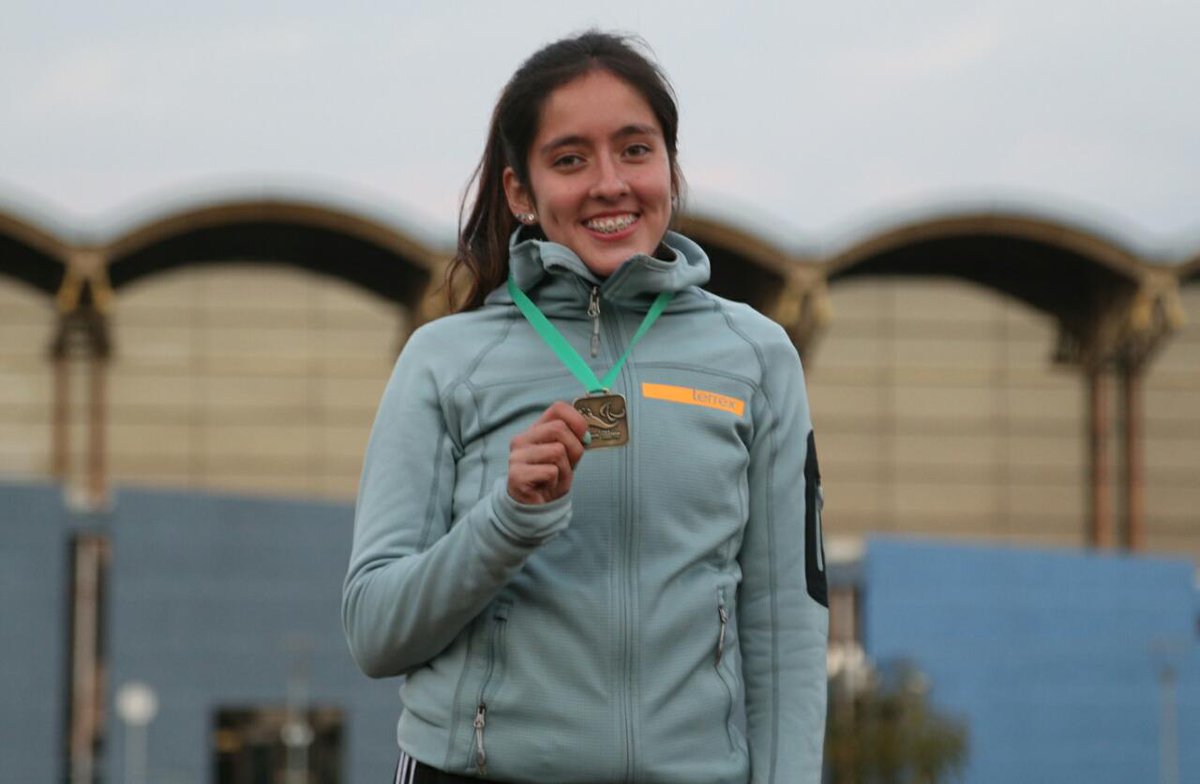 INDChileOficial's tweet photo. Campeona en 100, 200 y 400metros planos! Amanda Cerna se convierte en la reina de la pista en el Nacional de Atletismo Paralímpico 💪💪 https://t.co/Df4Su7CjS2