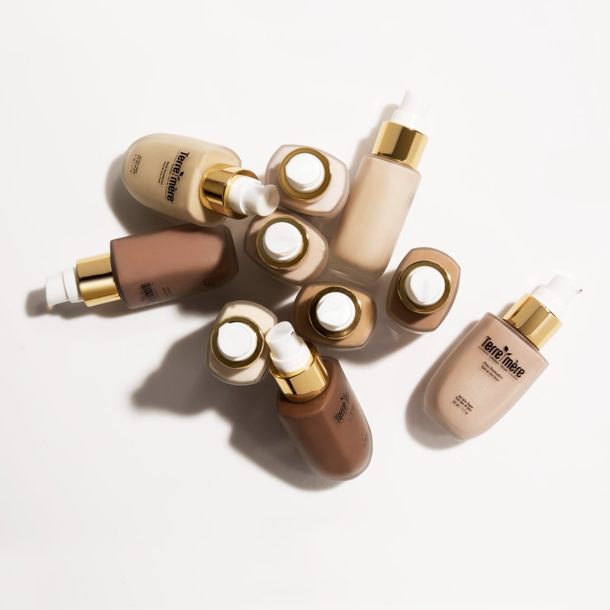 Terre_Mere's tweet photo. Let there be light! Our light coverage, liquid foundations smooth out uneven tones and redness without covering up your natural glow ✨ https://t.co/hOc9faTlxg