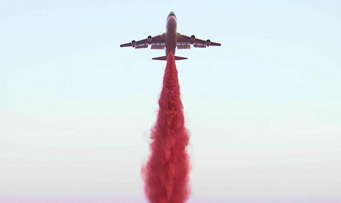 FirehouseNews's tweet photo. Converted Boeing 747 finally gets off ground to join CA wildfire fight https://t.co/YvioEUw47I #firefighters #RailroadFire https://t.co/YcQPXLR4pP