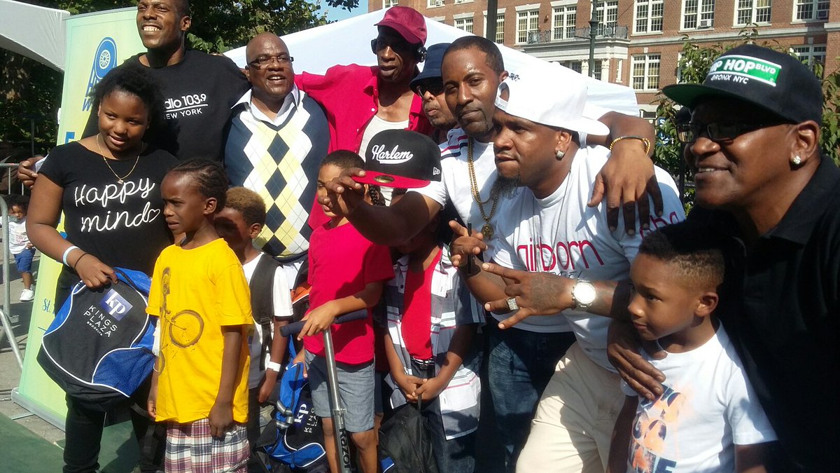 HipHopHoF's tweet photo. It's All About The Kids! We Passed Out 100 School Bags To The Kids! #HarlemWeek #HipHopHallofFame #BooGotti #Radio103 @HipHopHoF https://t.co/XUws8unKRO