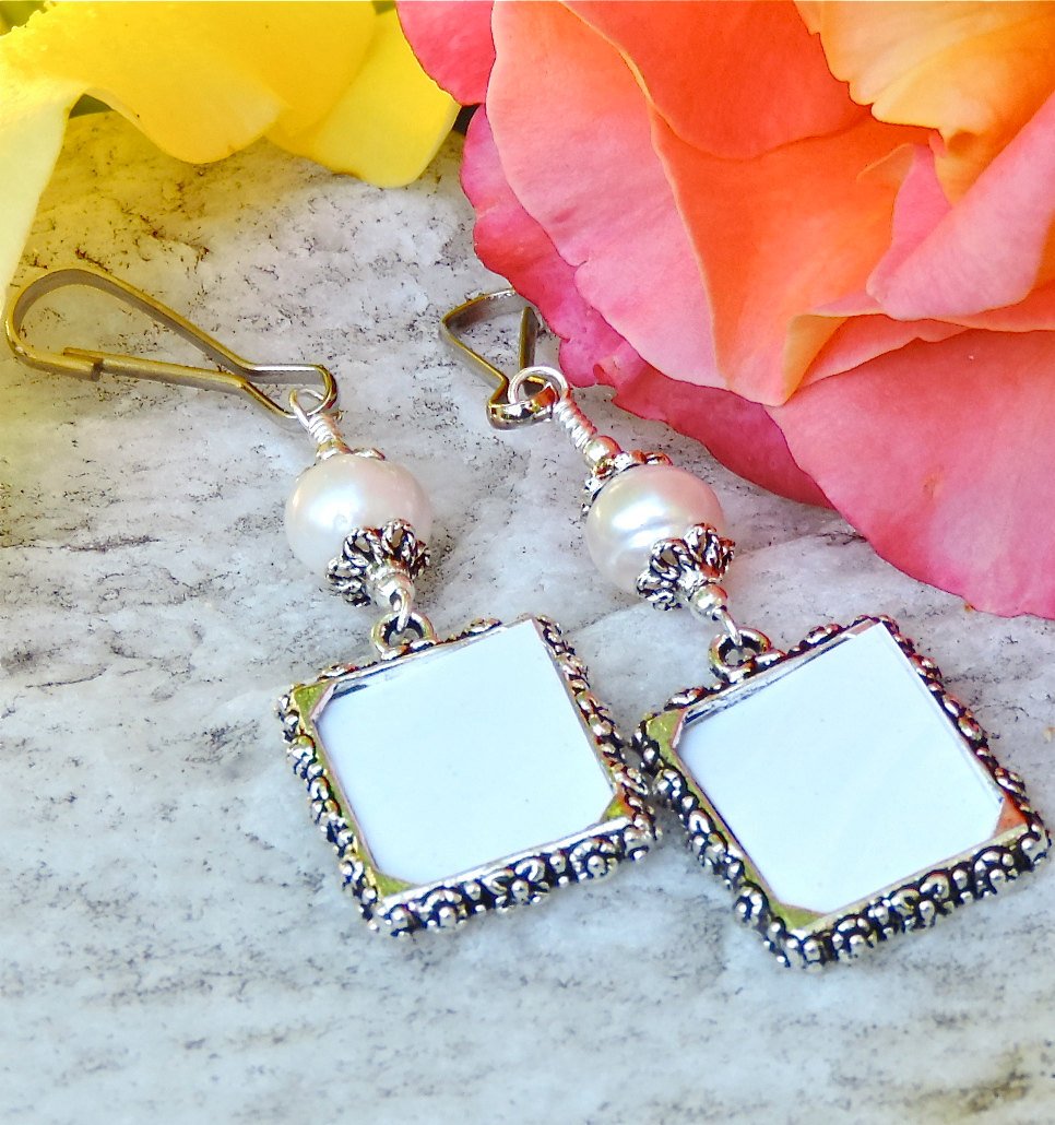 smilingbluedog's tweet photo. Wedding bouquet photo charms x2. Pearl Photo charms. Freshwate… https://t.co/r7le0JEhiW #etsyshop #WeddingPhotoFrame https://t.co/xaDj1m4Ej9